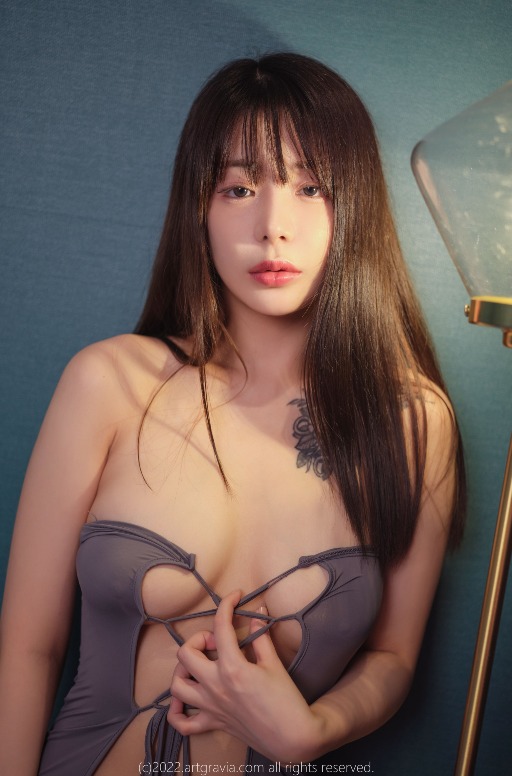 不扣钮的女孩 下载